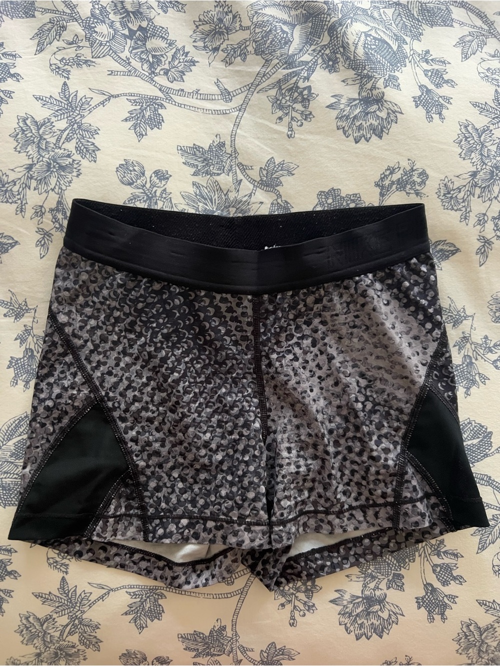 Nike Pro Women's Black and Gray Patterned Spandex Shorts
